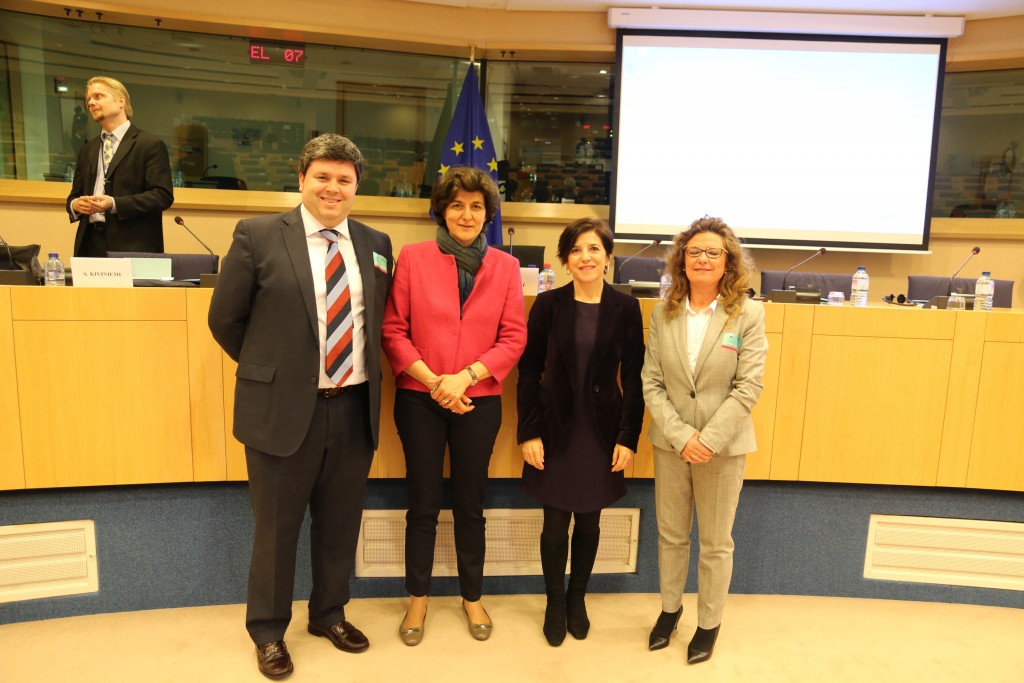 Juan Ibarretxe, Gotzone Sagardui e Izaskun Bilbao con la presidenta del intergrupo sobre pobreza del Parlamento Europeo, Sylvie Goulard